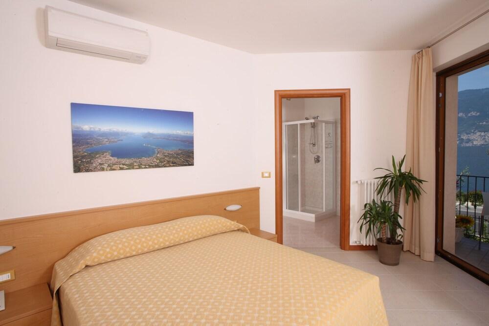 June Stay Lake Garda Brenzone sul Garda Eksteriør bilde