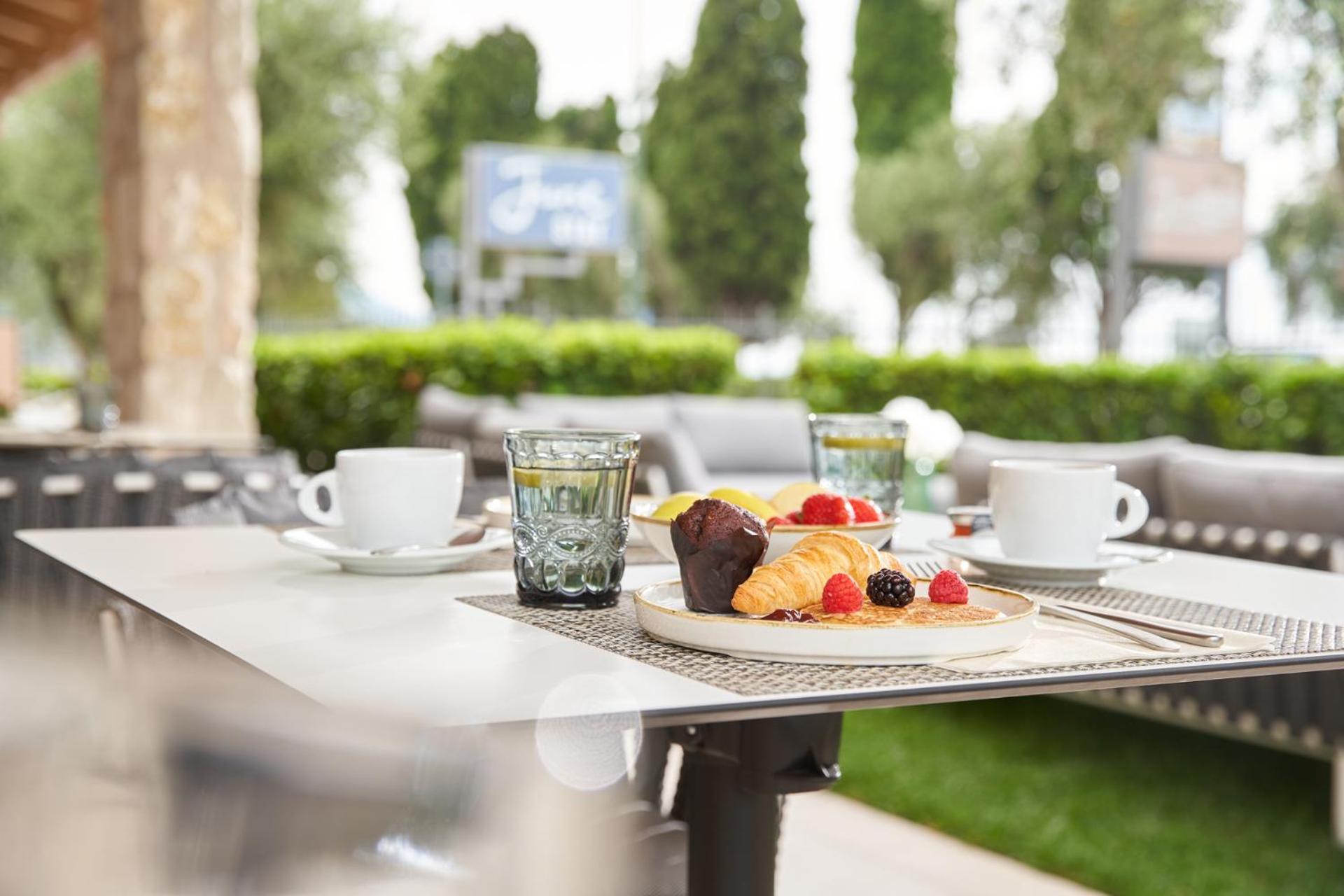 June Stay Lake Garda Brenzone sul Garda Eksteriør bilde