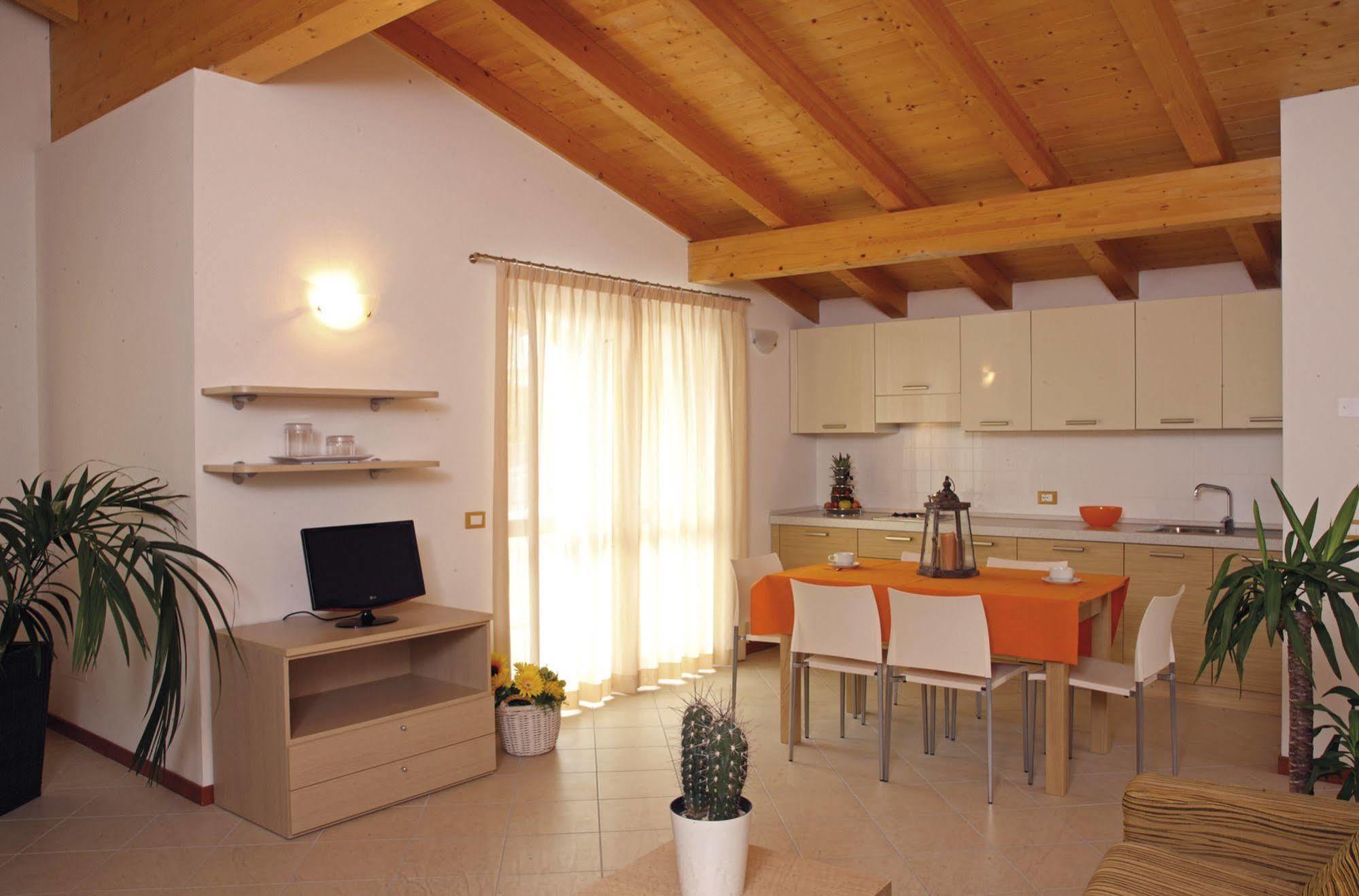 June Stay Lake Garda Brenzone sul Garda Eksteriør bilde
